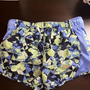 Girls Nike shorts size youth S
